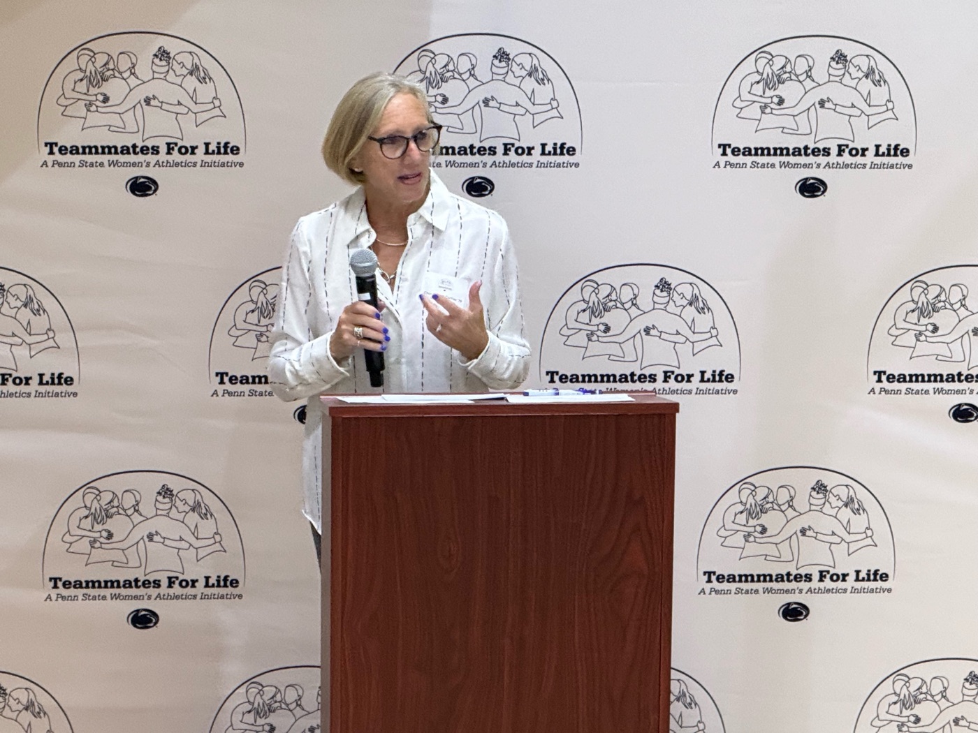 Char Morett Curtiss speaking at a Teammates For Life event